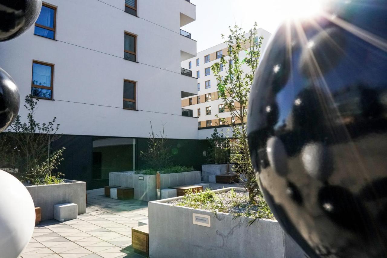 Vizzit Us Premium Apartments Варшава Экстерьер фото
