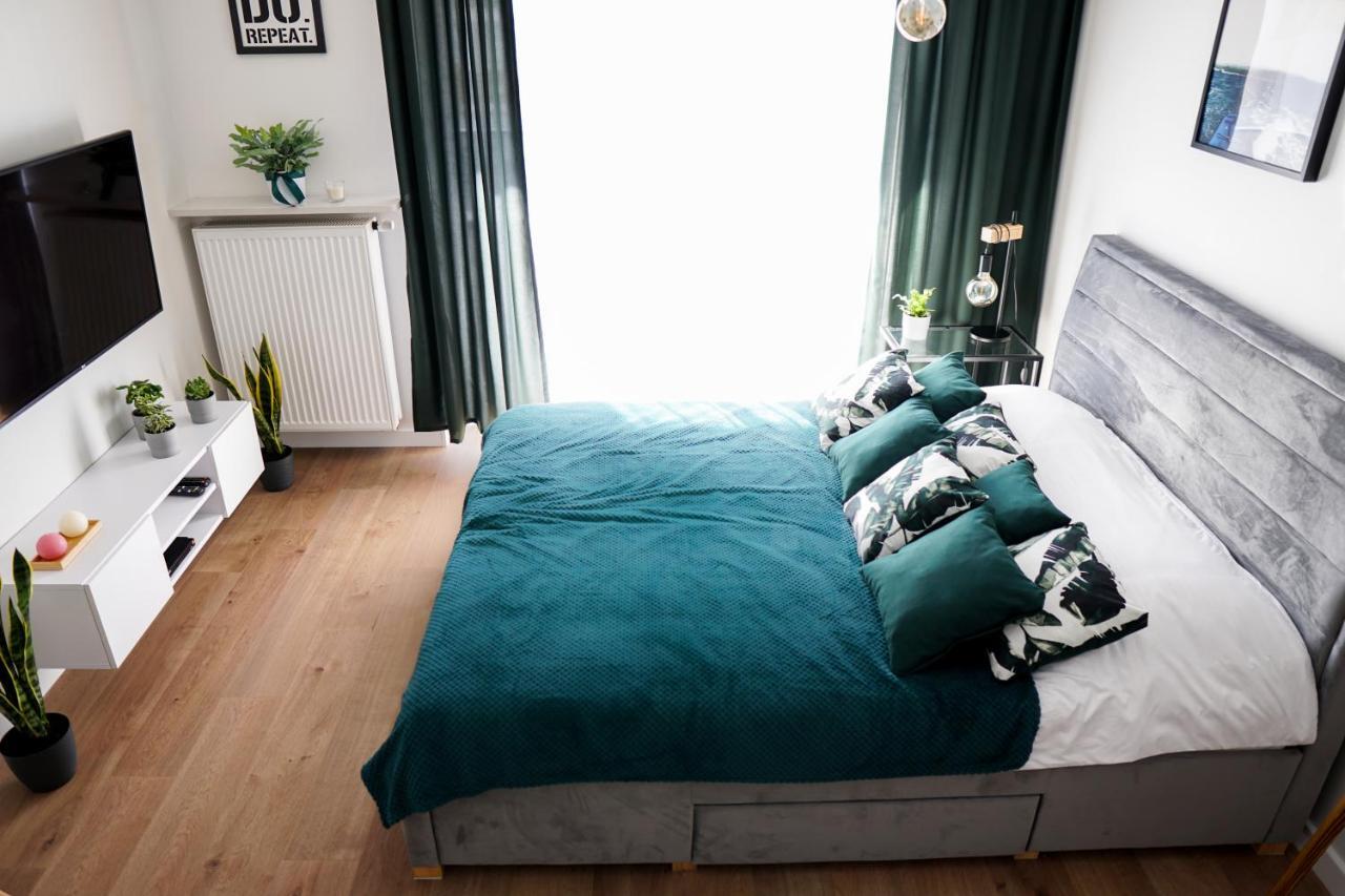 Vizzit Us Premium Apartments Варшава Экстерьер фото