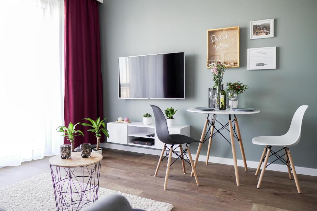 Vizzit Us Premium Apartments Варшава Экстерьер фото
