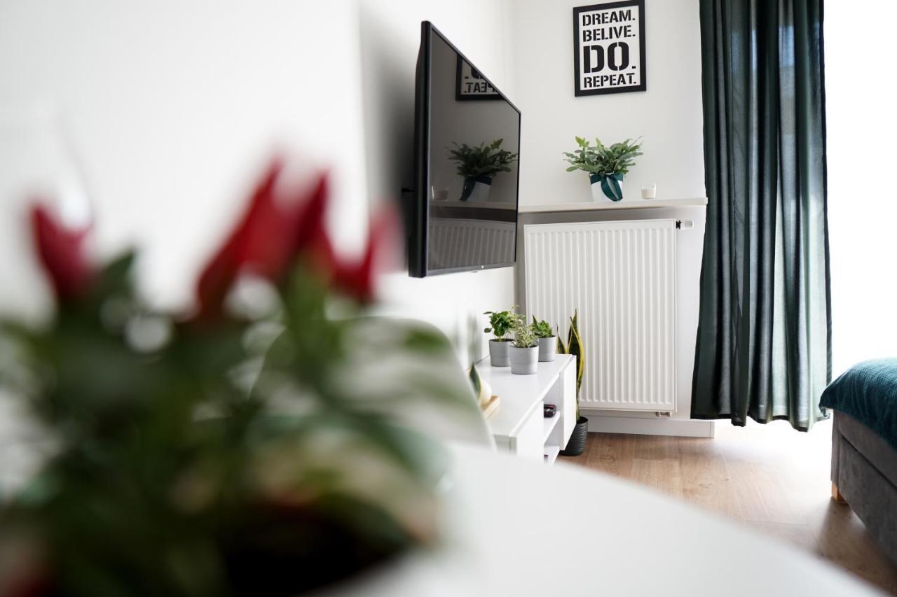 Vizzit Us Premium Apartments Варшава Экстерьер фото
