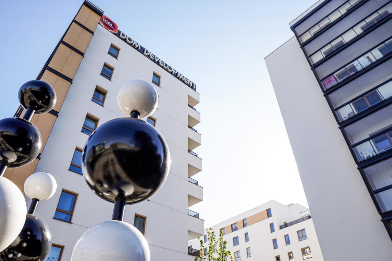 Vizzit Us Premium Apartments Варшава Экстерьер фото